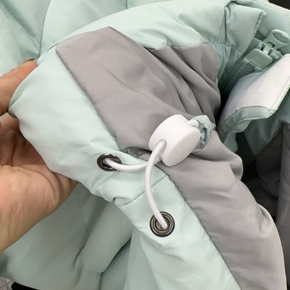 Canada Goose Junction Parke in aquamarine capsule collection - Picture 9 of 9